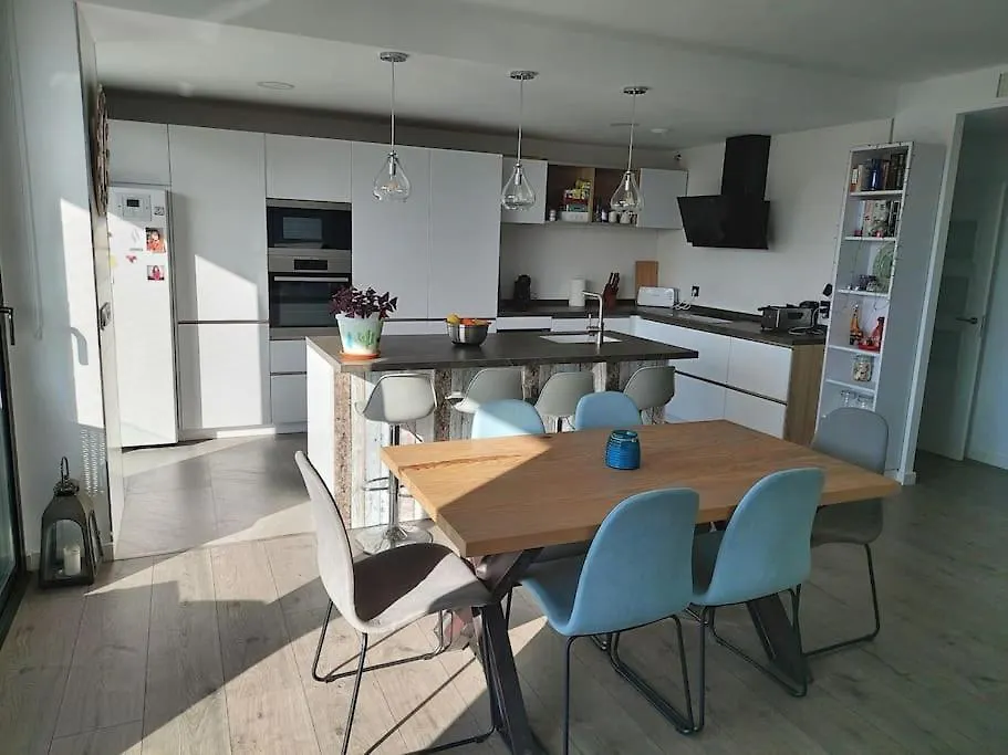 Apartamento Torre D'Arenas, Playa Victoria, Piscina Y Parking Cádiz 0*,  España